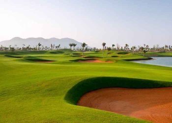 Jian-Lake-Blue-Bay-GC-Hole-14-700x500